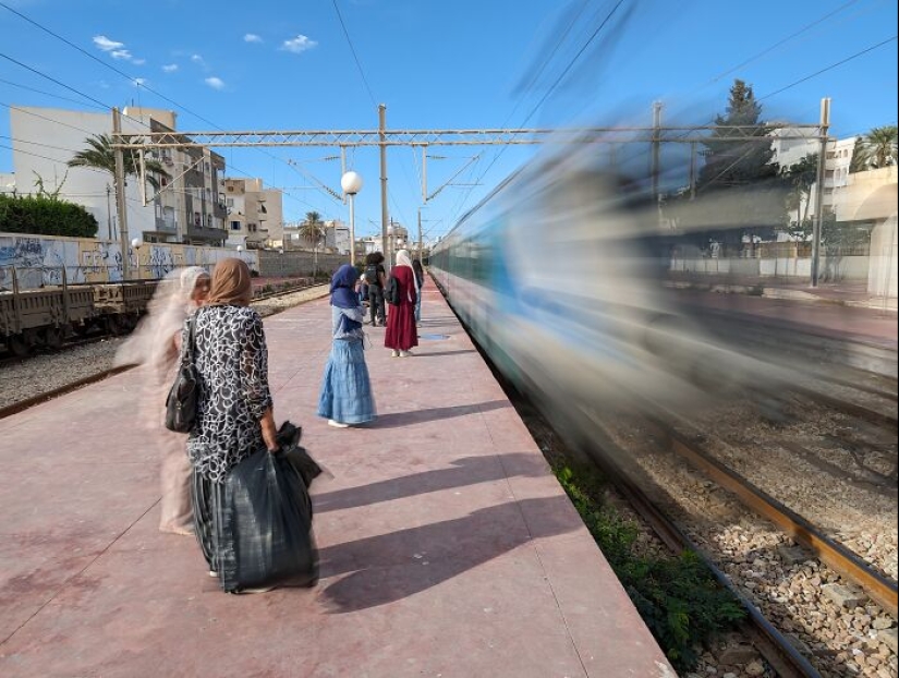 16 Smartphone Shots Documenting Life On The Streets Of Tunisia By This Photographer