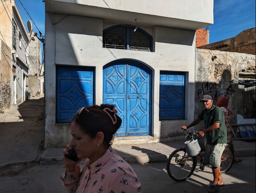 16 Smartphone Shots Documenting Life On The Streets Of Tunisia By This Photographer