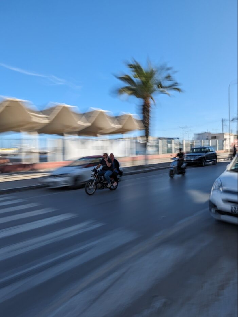 16 Smartphone Shots Documenting Life On The Streets Of Tunisia By This Photographer