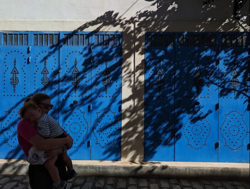 16 tomas de teléfonos inteligentes que documentan la vida en las calles de Túnez tomadas por este fotógrafo