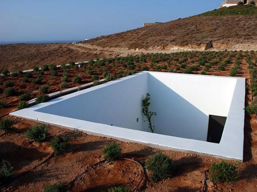 17 cleverly camouflaged buildings that play hide-and-seek 17 cleverly camouflaged buildings that play hide-and-seek