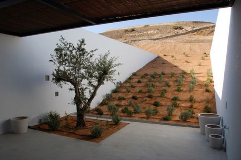 17 cleverly camouflaged buildings that play hide-and-seek 17 cleverly camouflaged buildings that play hide-and-seek