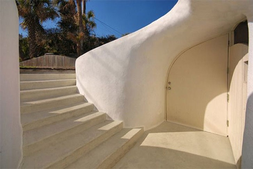 17 cleverly camouflaged buildings that play hide-and-seek 17 cleverly camouflaged buildings that play hide-and-seek