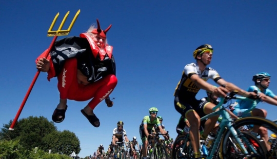 17 fotos inexplicables de fanáticos del Tour de Francia. ¡Tienes que ver estos pimientos! 17 fotos inexplicables de fanáticos del Tour de Francia. ¡Tienes que ver estos pimientos!
