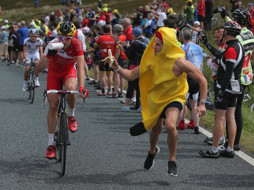 17 inexplicable photos of Tour de France fans. You must see these peppers!