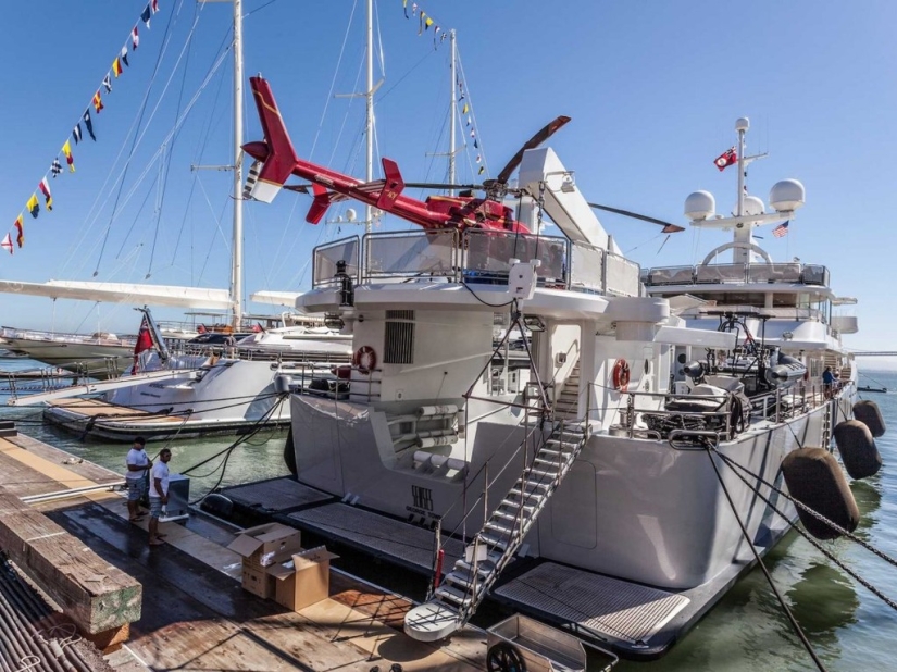 17 juguetes caros de los directores ejecutivos más ricos de empresas famosas