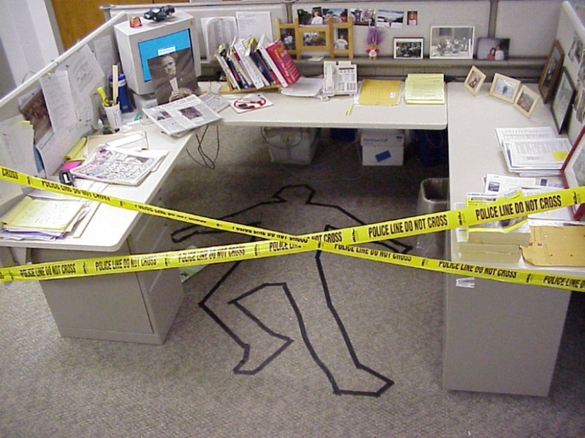17 ways to effectively prank your favorite colleagues