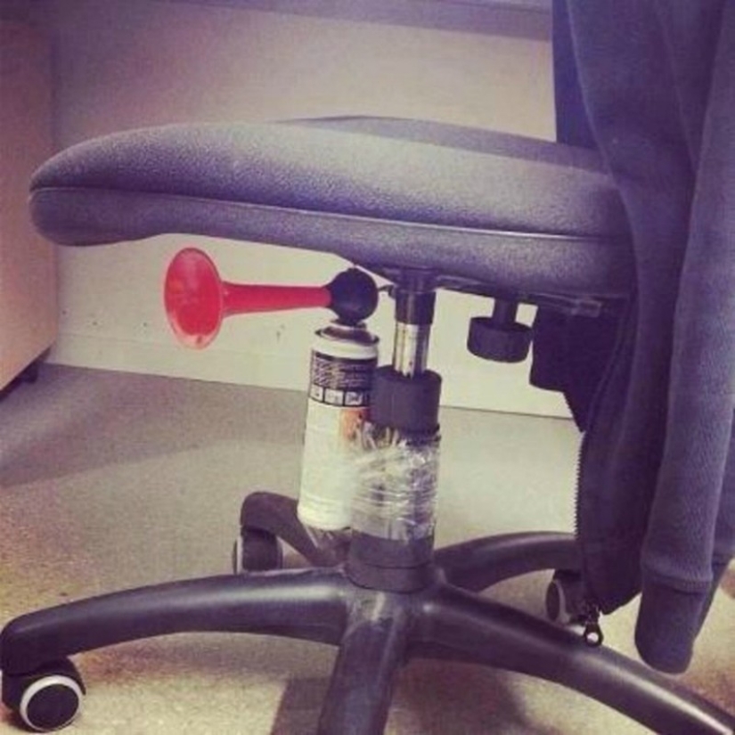17 ways to effectively prank your favorite colleagues