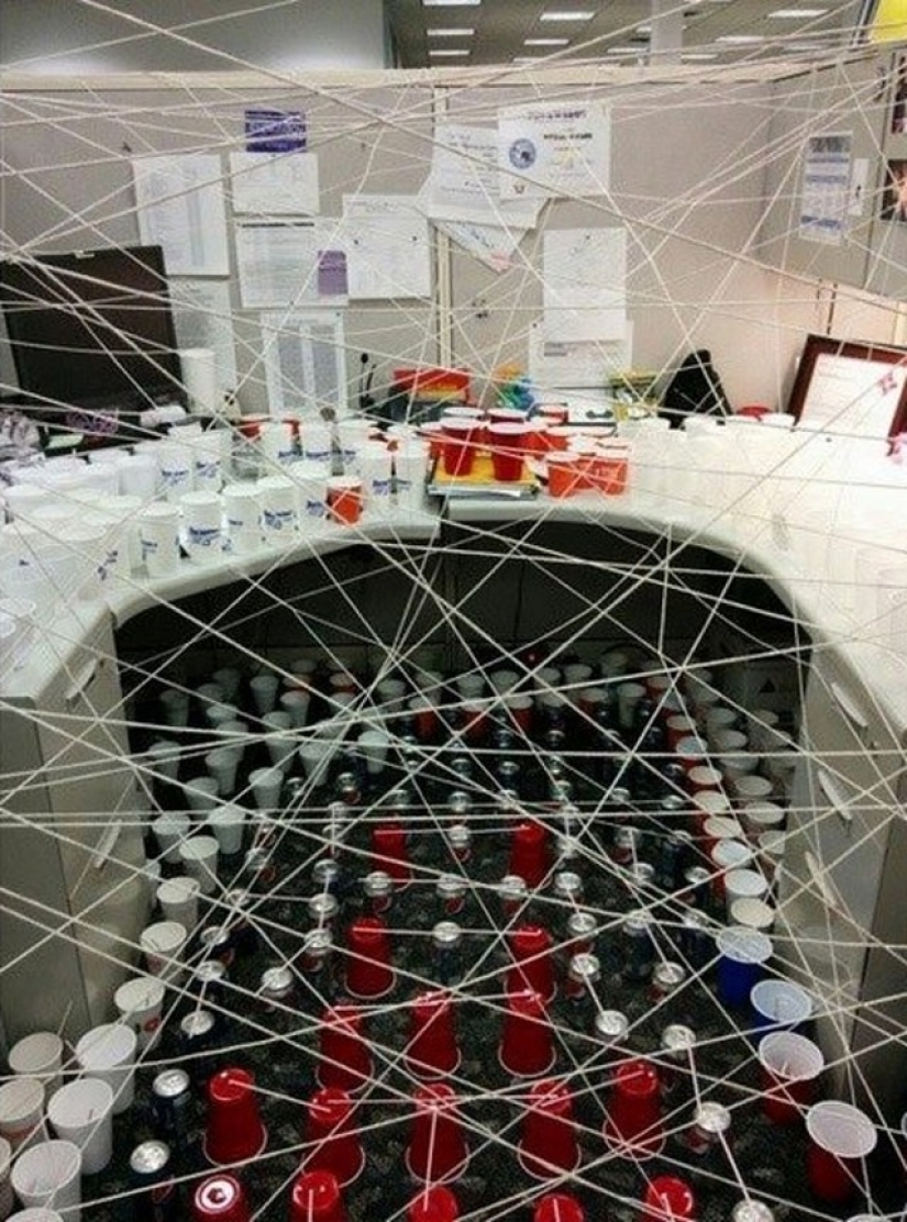 17 ways to effectively prank your favorite colleagues