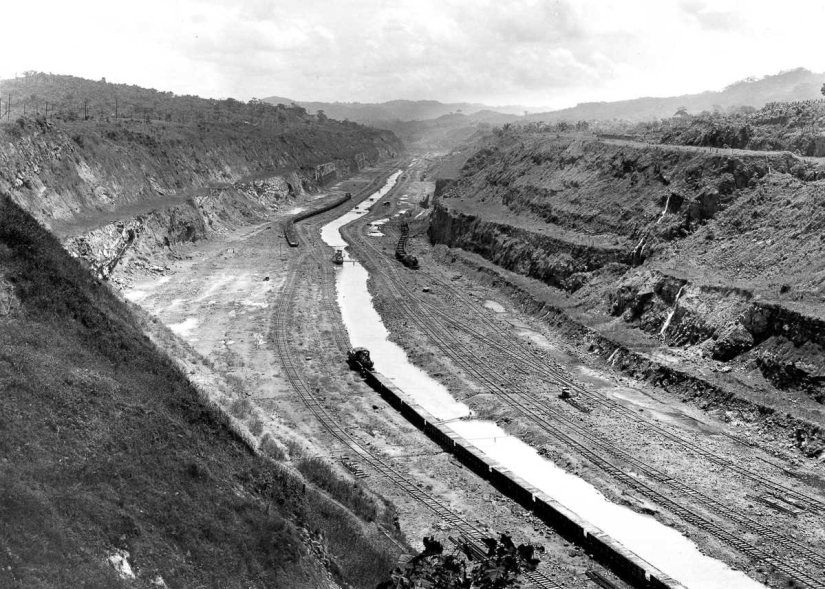 1881-1914: Construcción del Canal de Panamá