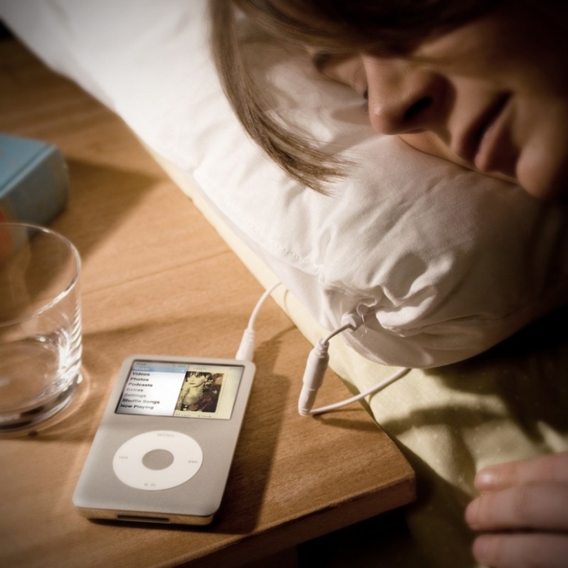19 Amazing Items You Must Have in Your Bedroom