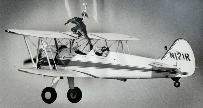1919-1982: the main thing is not to look down, or Walkers on the wings of airplanes