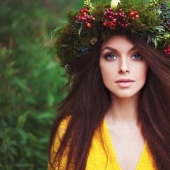 20 amazing girls with flower wreaths 20 amazing girls with flower wreaths