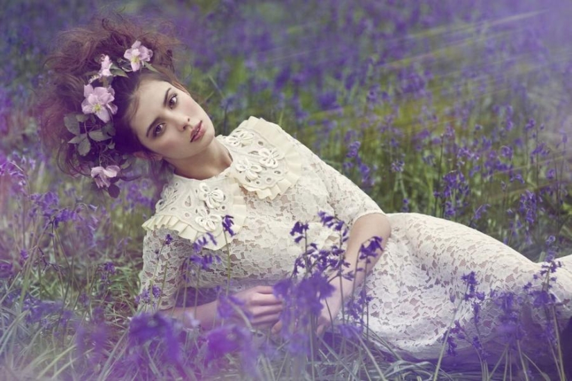 20 chicas increíbles con coronas de flores