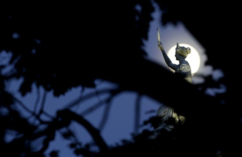 20 fotos más bellas de la &quot;superluna&quot; 2013