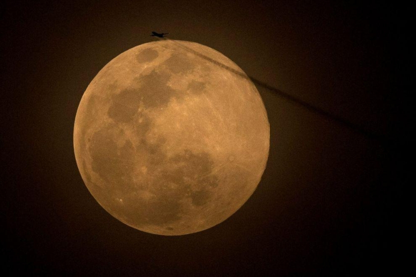 20 fotos más bellas de la &quot;superluna&quot; 2013