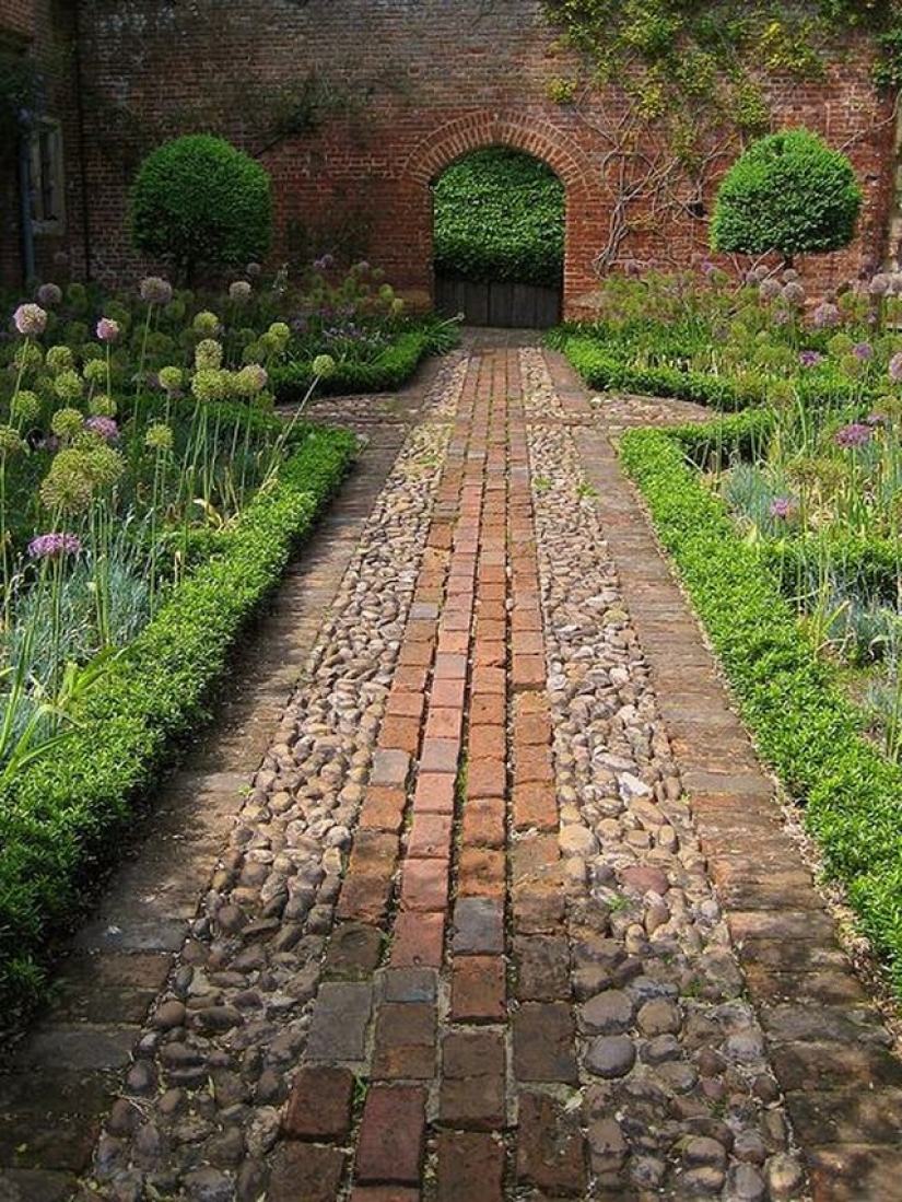 20 Great Garden Path Ideas