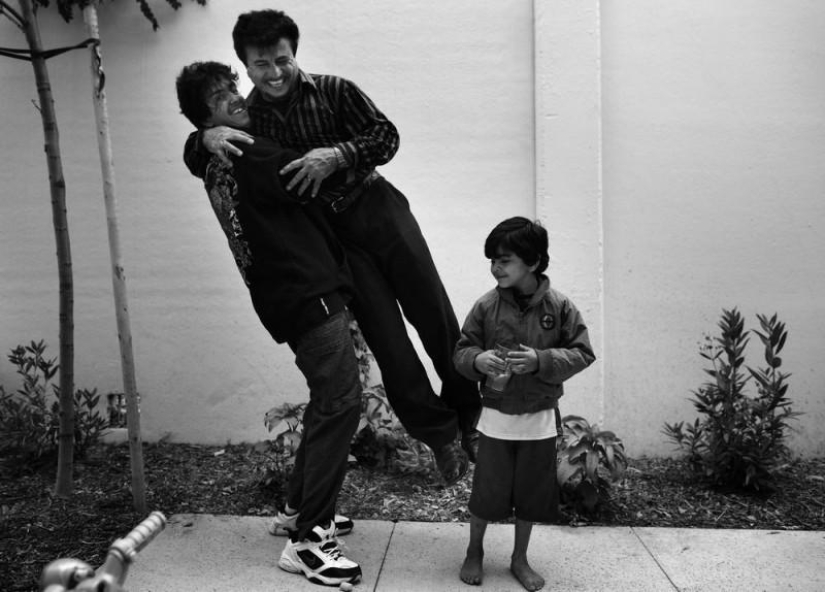 20 incredibly emotional shots from the life of an Iraqi family