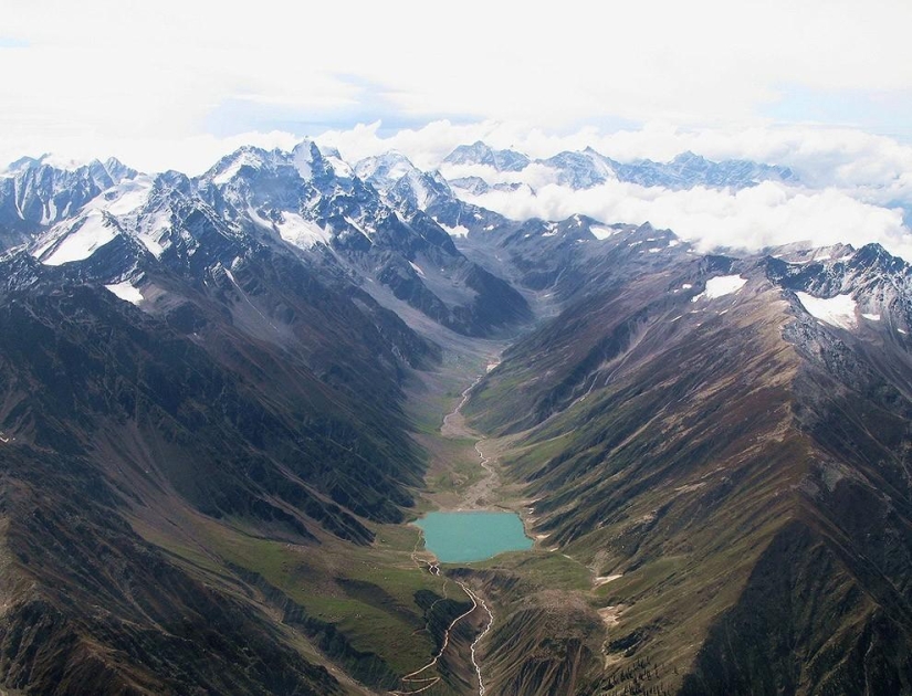 20 most scenic and risky roads for adventure lovers