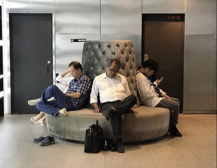 20 Times People Spotted Men Having A Miserable Time While Shopping And Just Had To Take A Pic 20 Times People Spotted Men Having A Miserable Time While Shopping And Just Had To Take A Pic