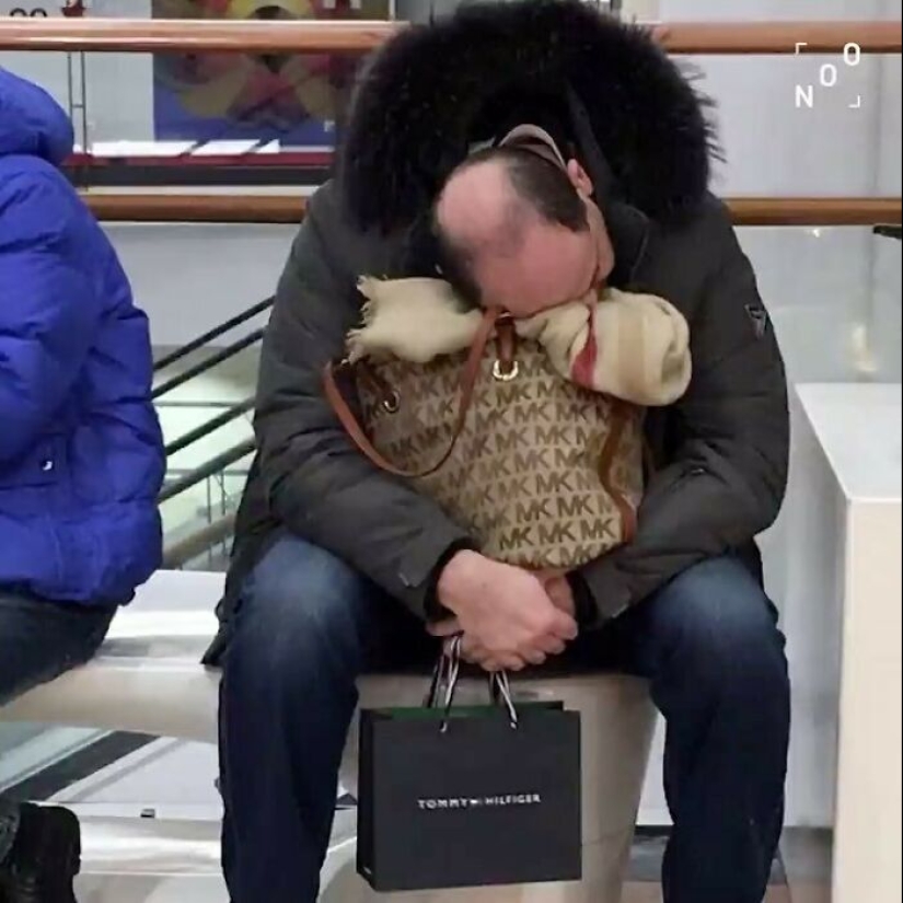 20 Times People Spotted Men Having A Miserable Time While Shopping And Just Had To Take A Pic 20 Times People Spotted Men Having A Miserable Time While Shopping And Just Had To Take A Pic