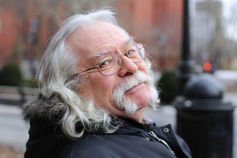 23 stories of strangers on the streets of New York