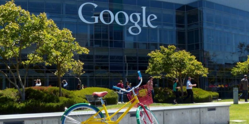 23-year-old Google employee lives in a truck in the company's parking lot and saves 90% of income 23-year-old Google employee lives in a truck in the company's parking lot and saves 90% of income