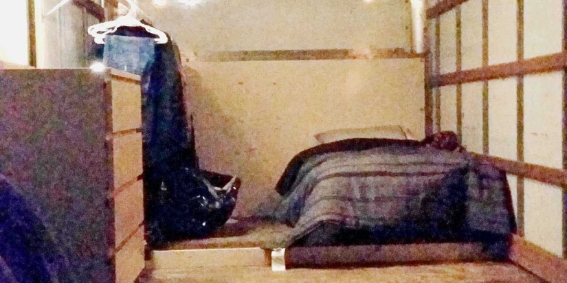 23-year-old Google employee lives in a truck in the company's parking lot and saves 90% of income 23-year-old Google employee lives in a truck in the company's parking lot and saves 90% of income