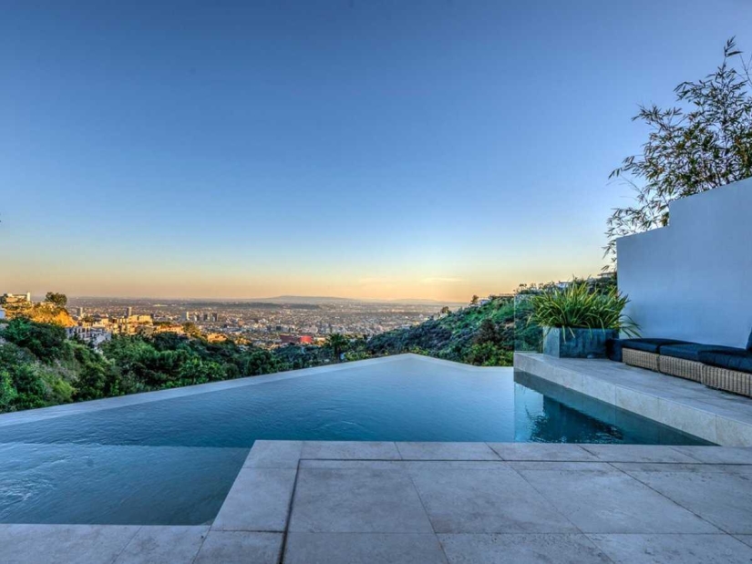 23-year-old YouTube star Jordan Maron bought a $4.5 million mansion in Hollywood