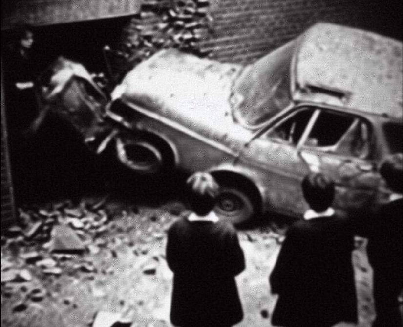 28 AI-Generated Pics Of The Wild Reality Behind The Magical Curtains Of Hogwarts 28 AI-Generated Pics Of The Wild Reality Behind The Magical Curtains Of Hogwarts