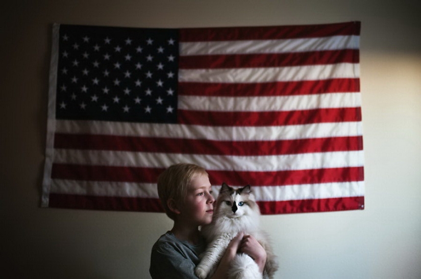 3 + 2. Children and cats photographed by Beth Mancuso 3 + 2. Children and cats photographed by Beth Mancuso