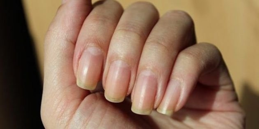 3 points that give out the age of a woman for men