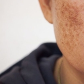 3 points that give out the age of a woman for men