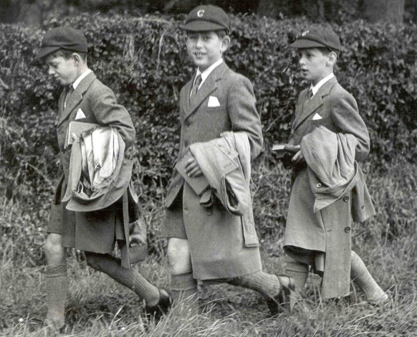 30 archival childhood photos of the British royal family