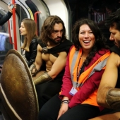 300 espartanos en el metro de Londres: el flash mob más genial