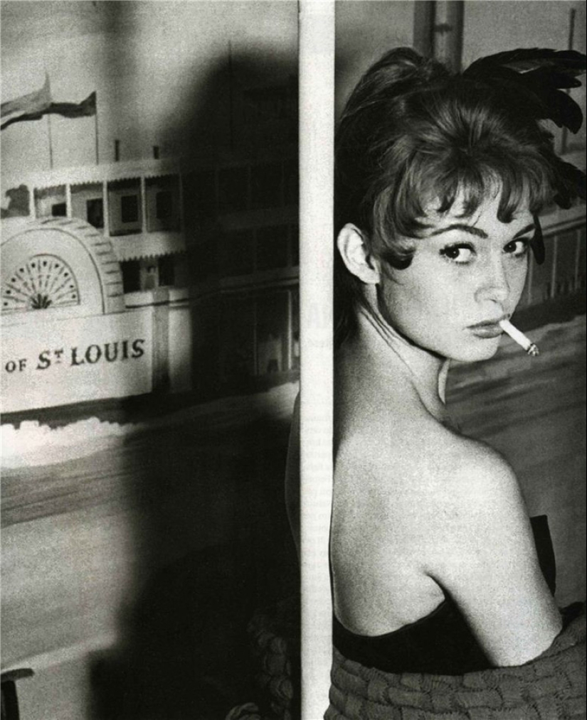 37 fatal beauties and cigarettes 37 fatal beauties and cigarettes