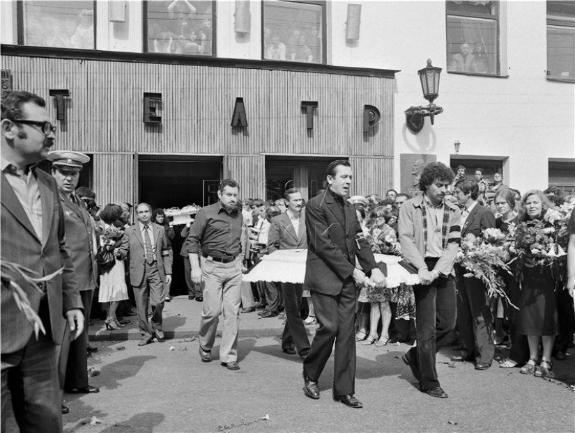 37 years ago, the farewell to Vysotsky took place 37 years ago, the farewell to Vysotsky took place