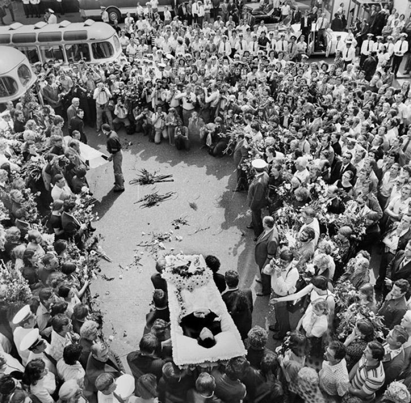 37 years ago, the farewell to Vysotsky took place 37 years ago, the farewell to Vysotsky took place