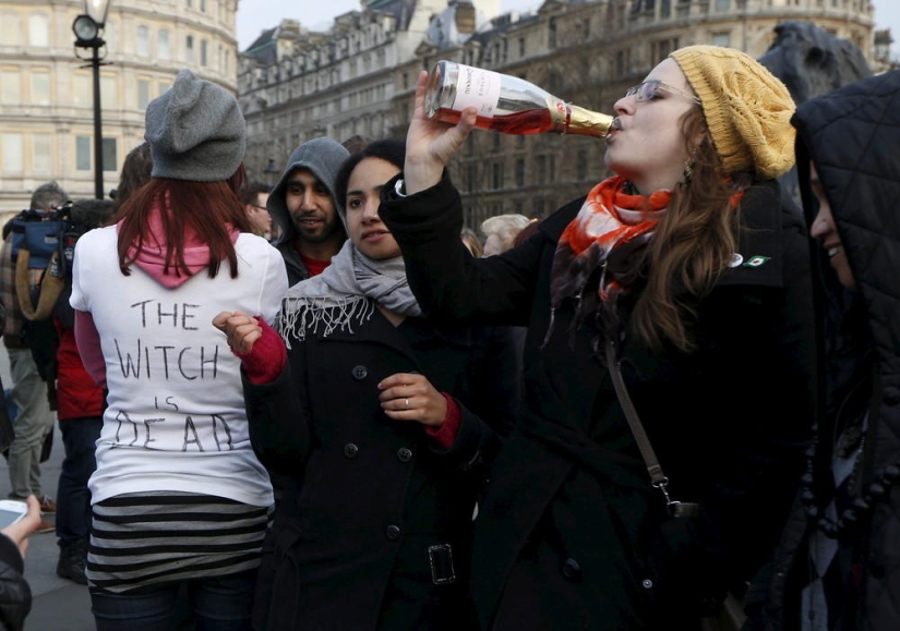 'The old witch is dead' as demonstrators in Britain celebrate the death of Margaret Thatcher