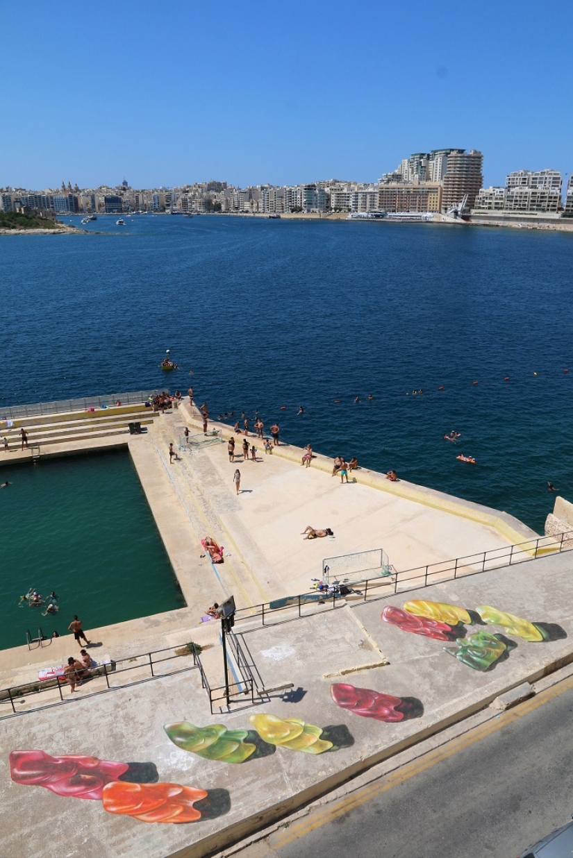 3D bears on the waterfront of Malta - and one of them is dead