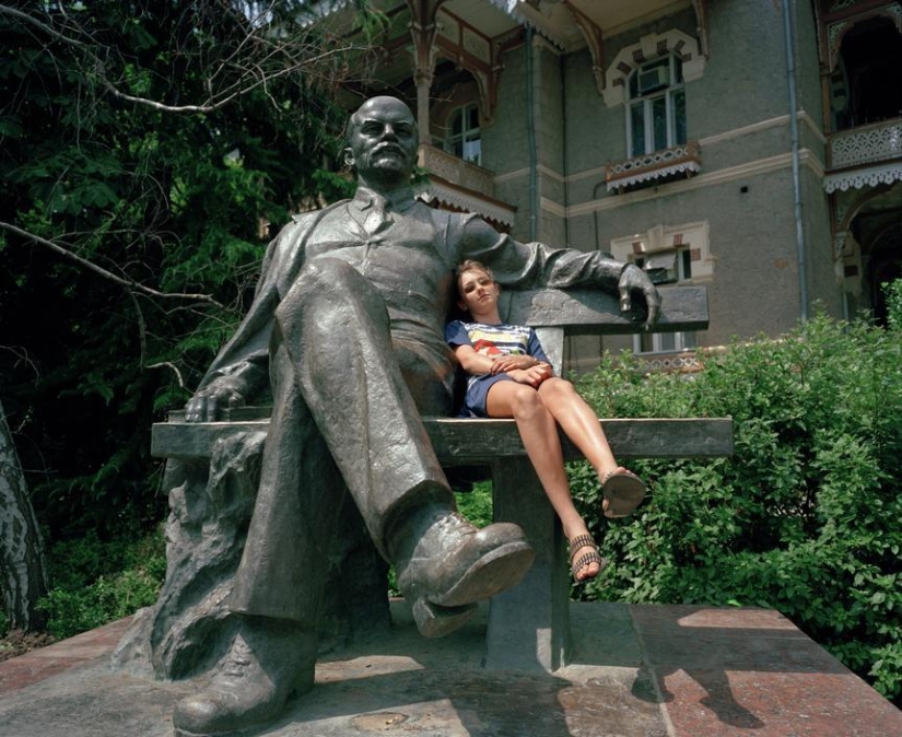 40 nostalgic frames - Yalta in the 90s through the lens of a British photographer