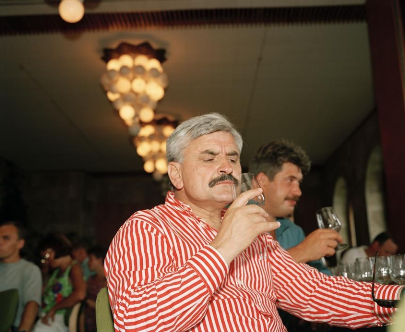 40 nostalgic frames - Yalta in the 90s through the lens of a British photographer