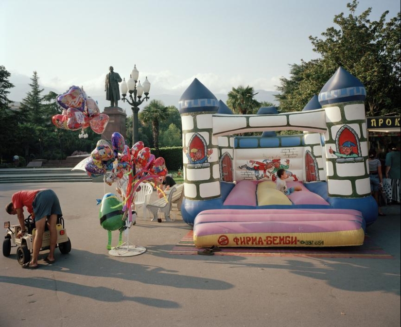 40 nostalgic frames - Yalta in the 90s through the lens of a British photographer