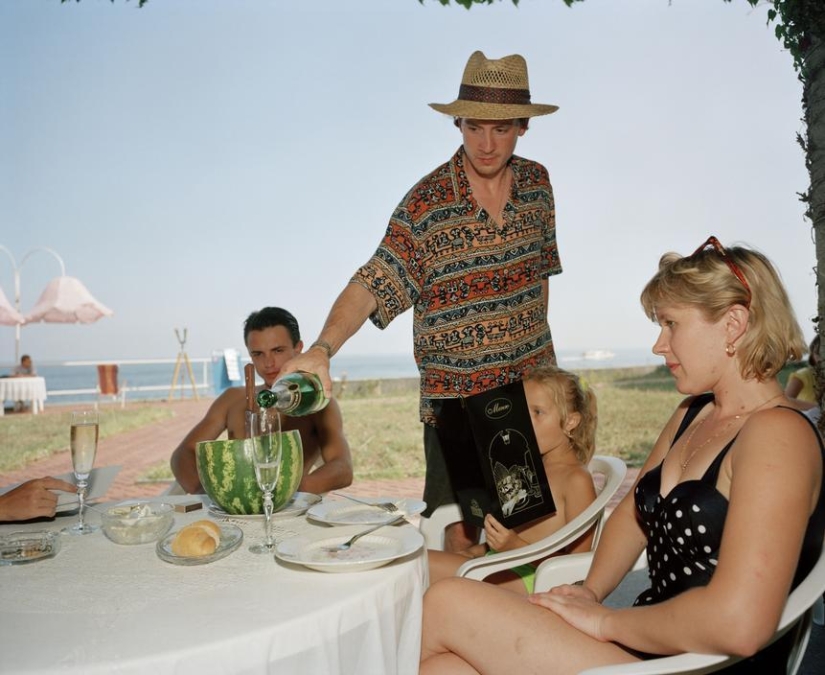 40 nostalgic frames - Yalta in the 90s through the lens of a British photographer