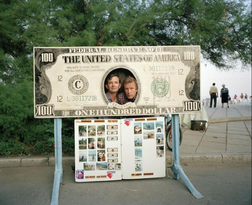 40 nostalgic frames - Yalta in the 90s through the lens of a British photographer