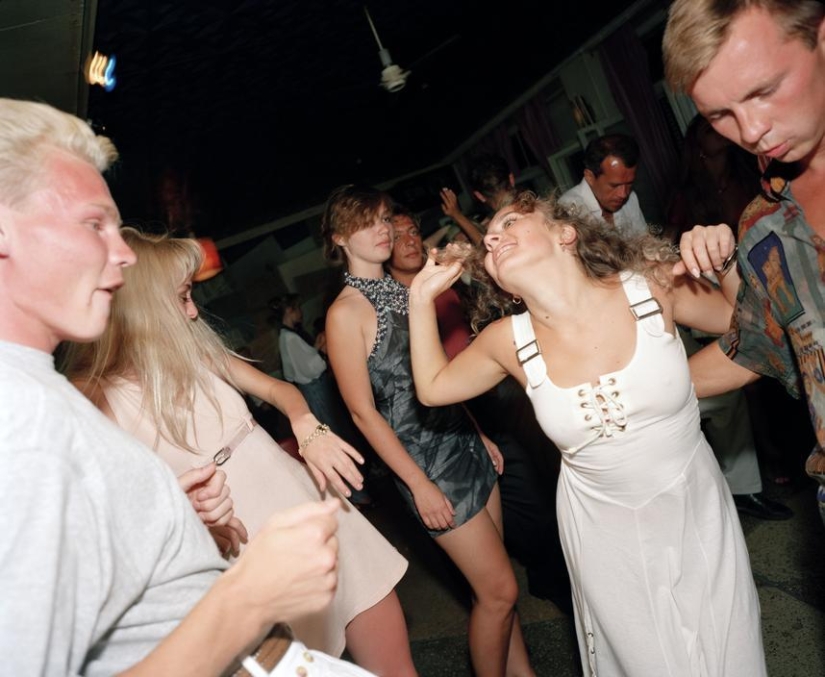 40 nostalgic frames - Yalta in the 90s through the lens of a British photographer