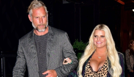 5 celebrity couples in which a man dresses better than a woman: do you think so too?