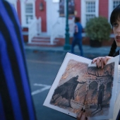 5 series al estilo de "Miércoles"