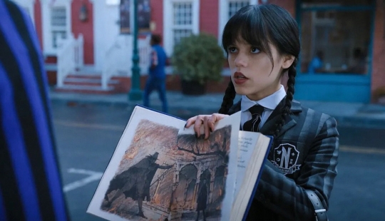 5 series al estilo de "Miércoles"