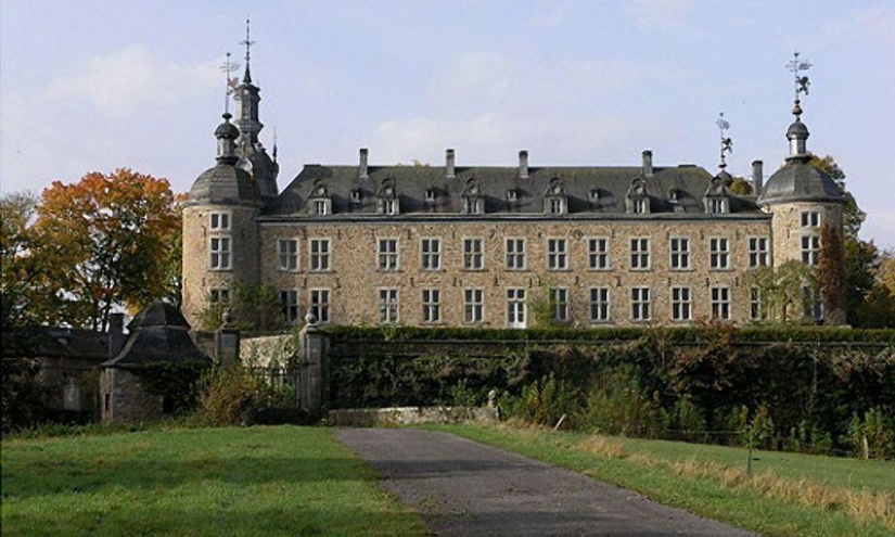 6 castles that are cheaper than some apartments in Russia